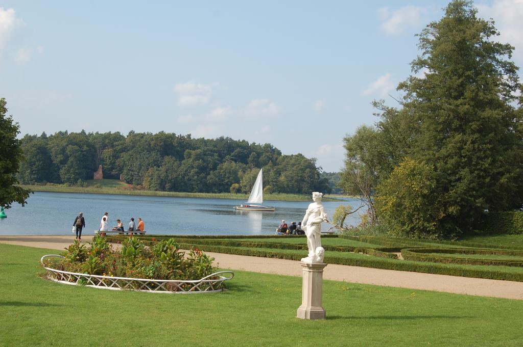 Schloss-Und Seeblick Apartment Rheinsberg Exterior foto