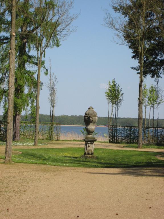 Schloss-Und Seeblick Apartment Rheinsberg Exterior foto